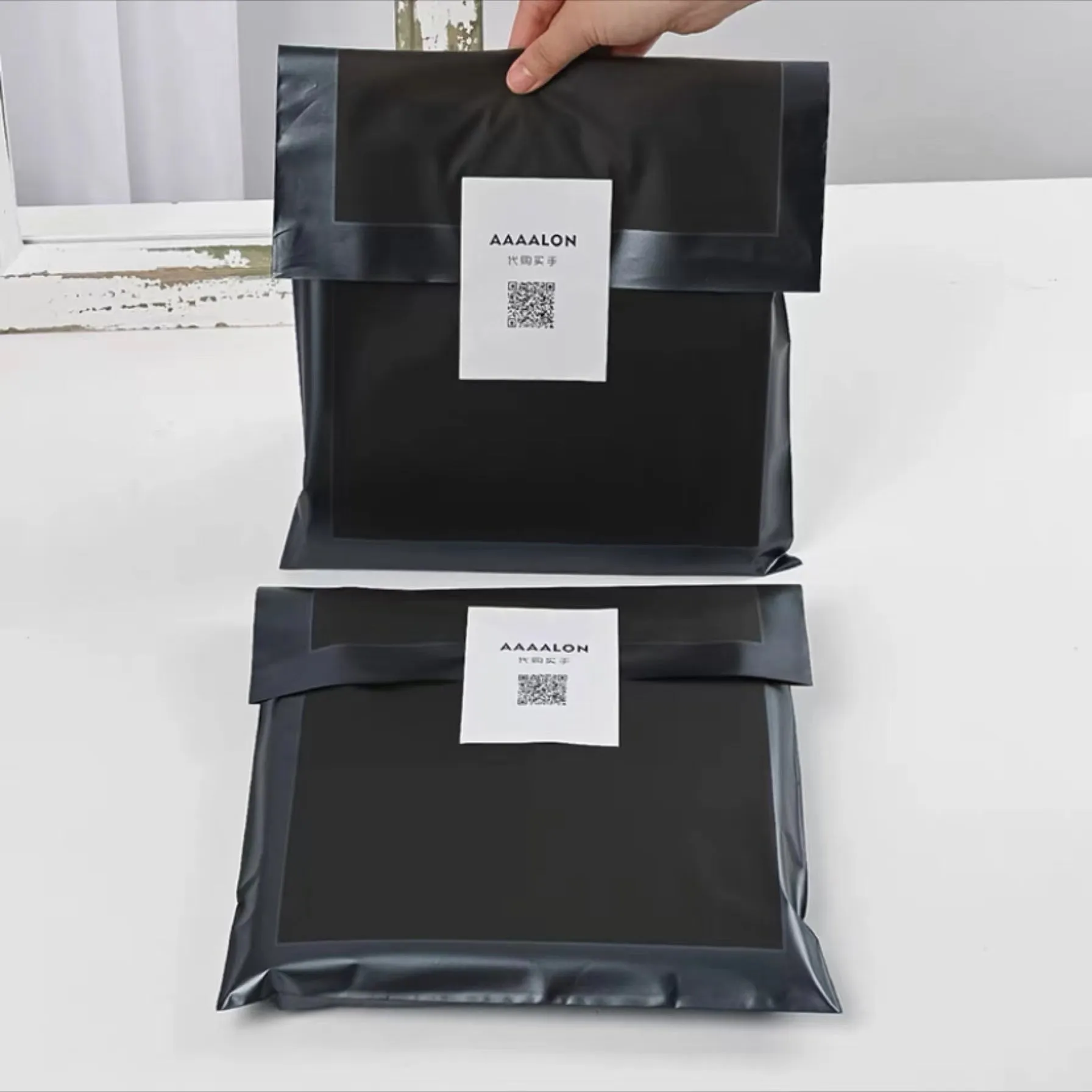 50pcs packing bags with free logo stickers ( contact salesperson to send your logo)  （PA1001)