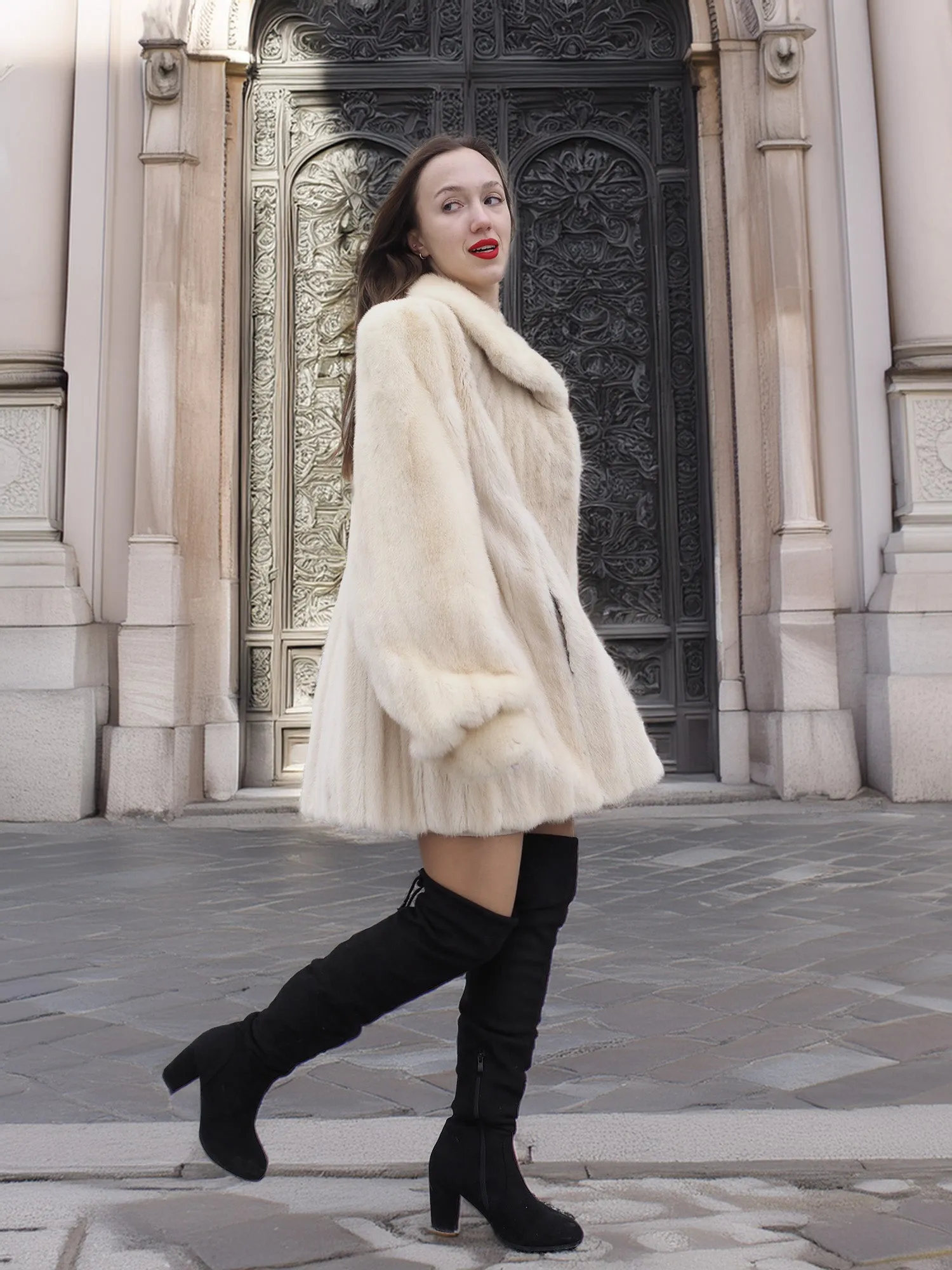 Beige Pearl Mink Fur Coat By Alan Sherry M/L