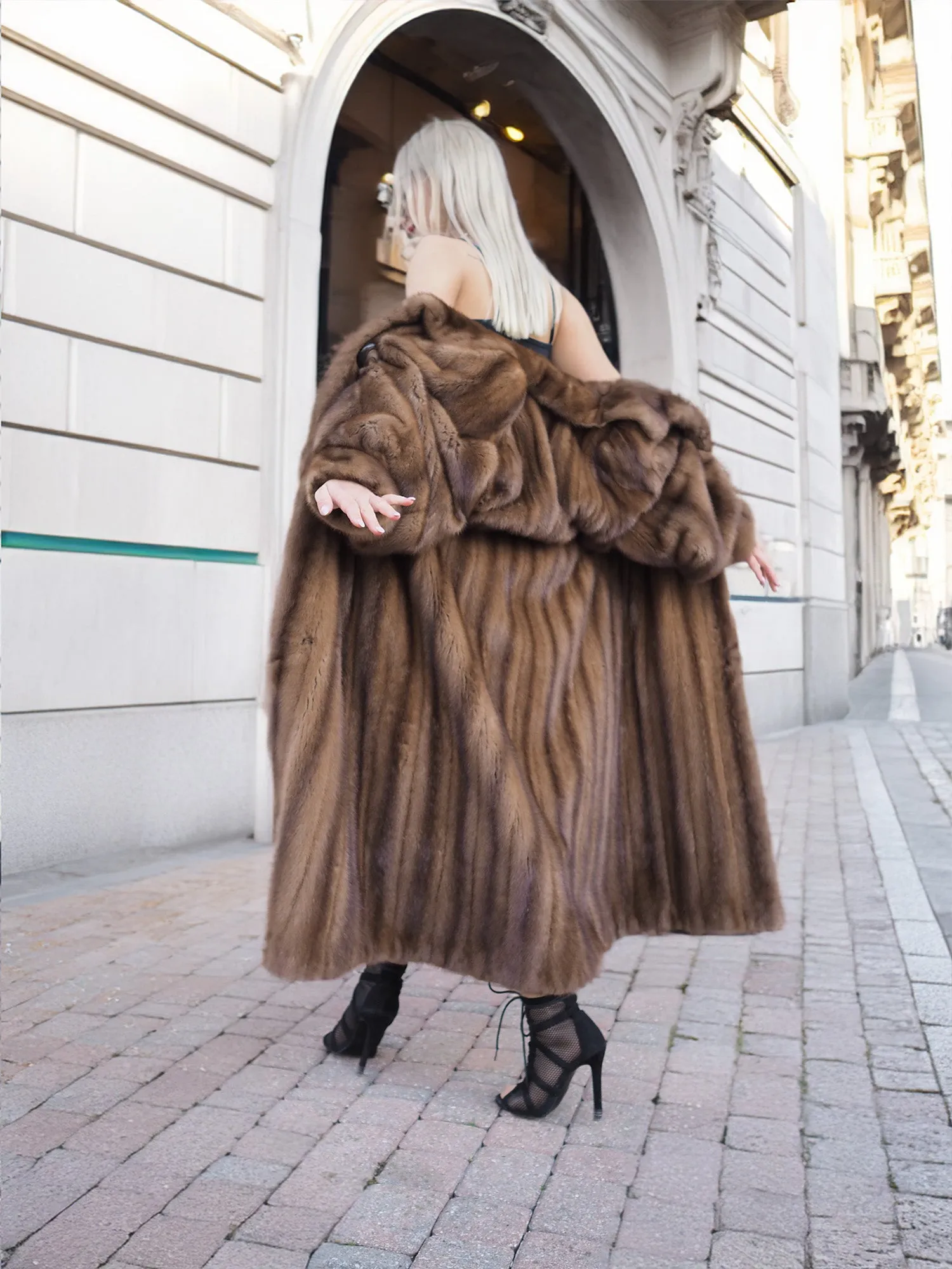 Elegant Vintage Pastel Canadian Brown Mink Fur Coat Silk Lining