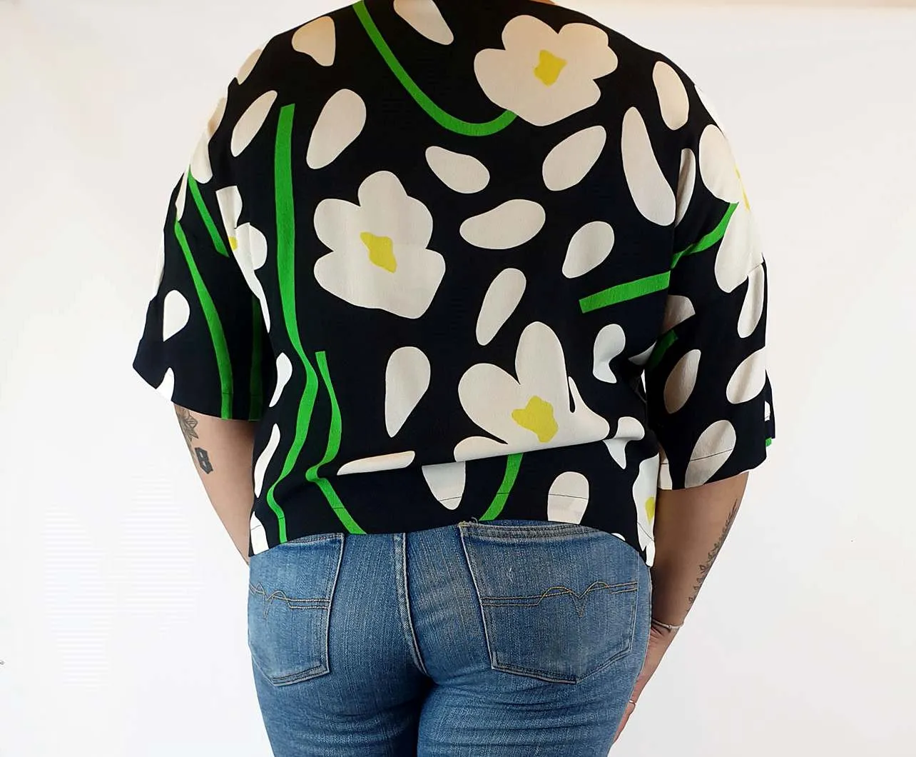 Gorman black and daisy print top size 14