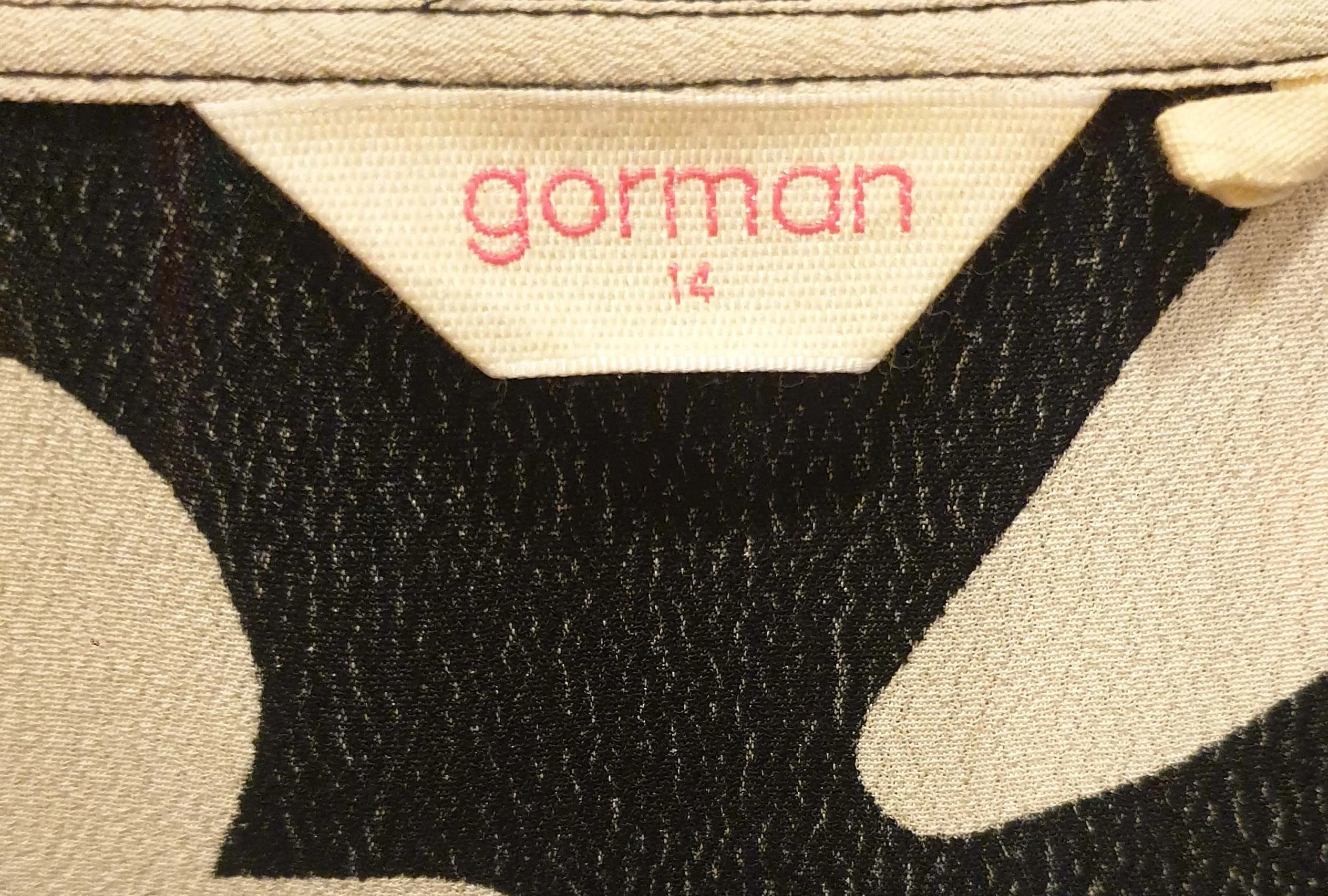 Gorman black and daisy print top size 14