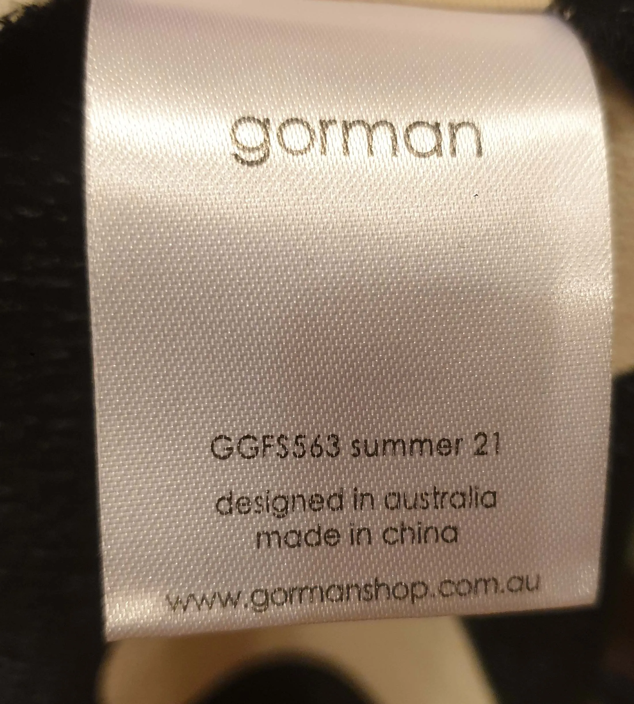 Gorman black and daisy print top size 14