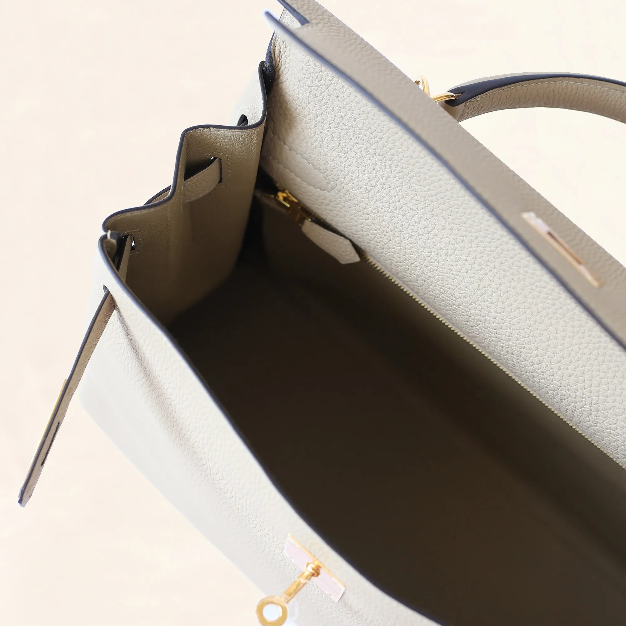 Hermès | Trench Togo Retourne Kelly - Gold Hardware | 32