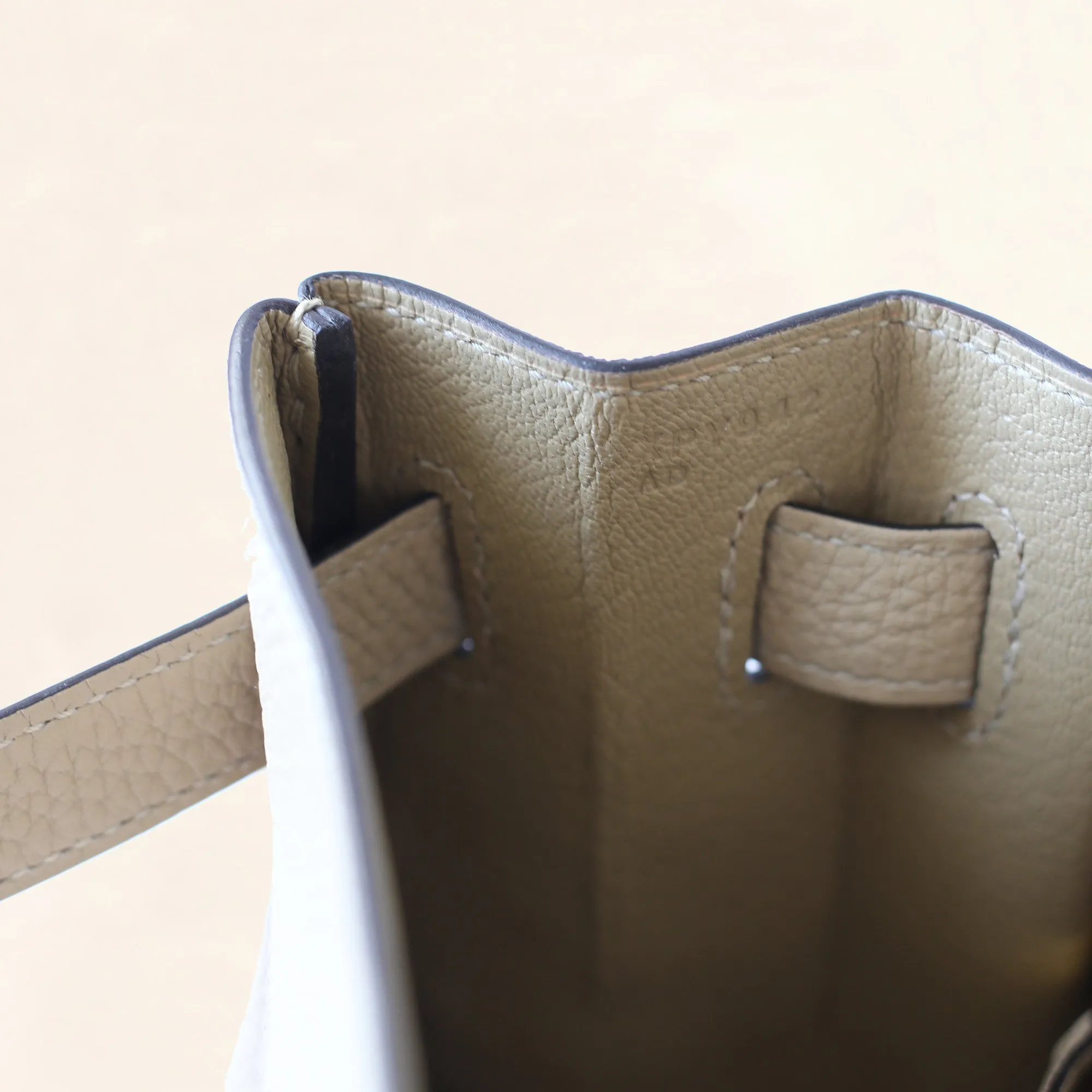 Hermès | Trench Togo Retourne Kelly - Gold Hardware | 32