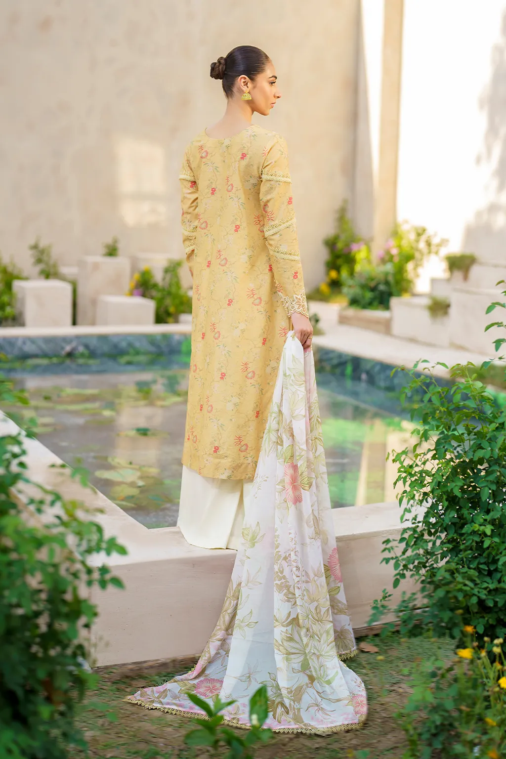 IZNIK | FESTIVE LAWN '24 | SFL-09 EMBROIDERED LAWN