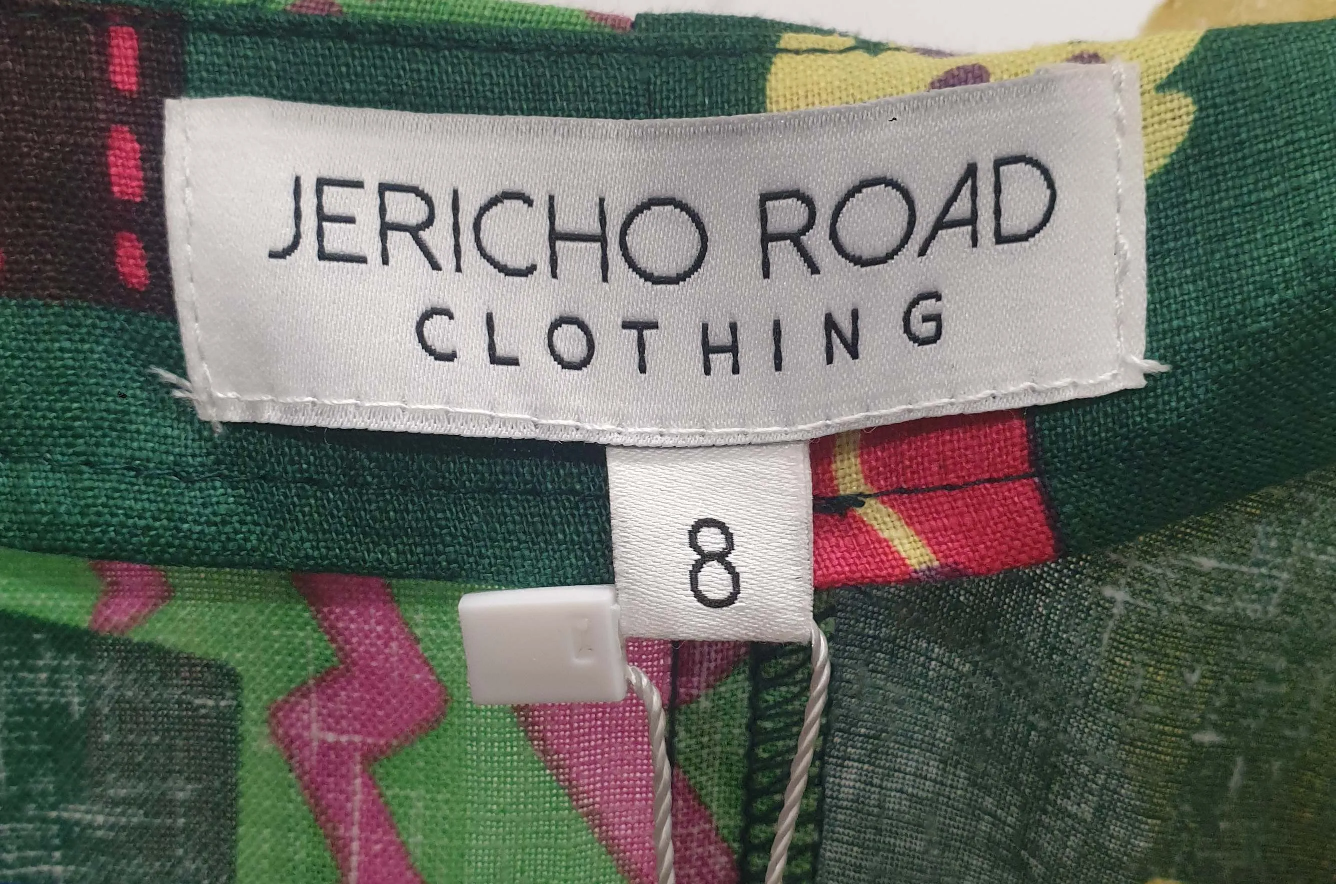 Jericho Road cropped green "crazy cactus" print wrap top size 8