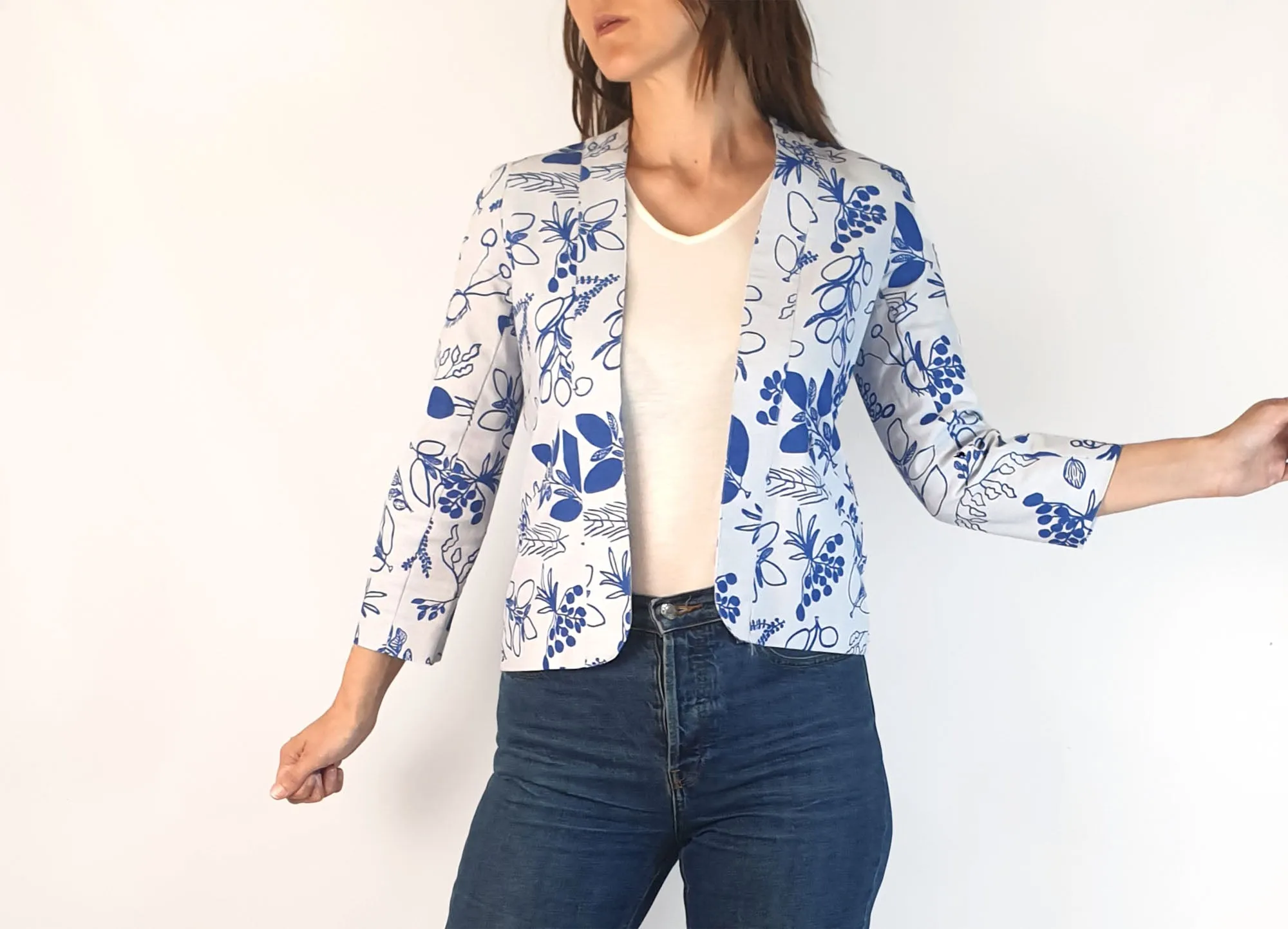 Magpie Goose pale blue blazer with dark blue print size 6, fits 6 and 8