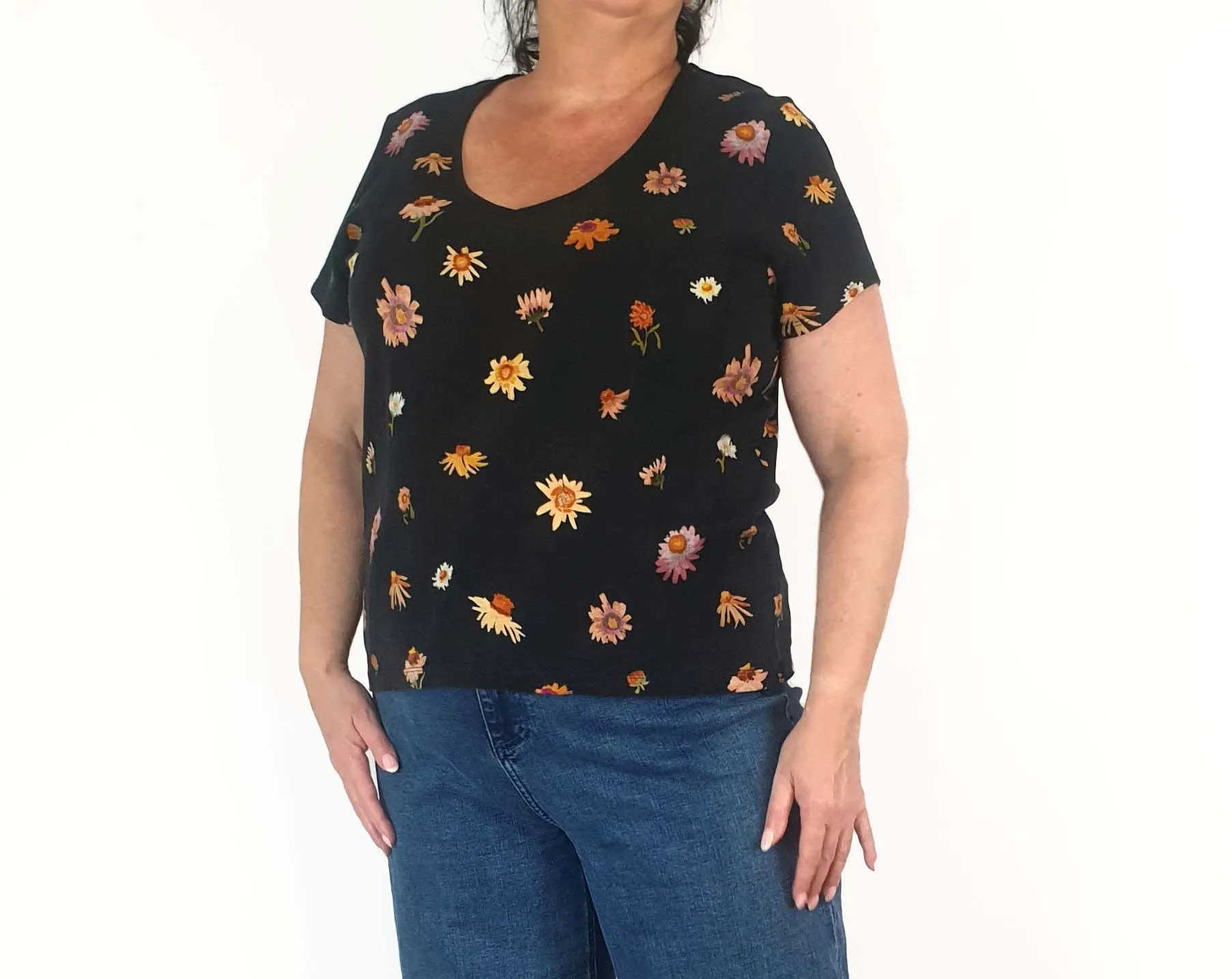 Nancybird black flower print tee shirt size 18