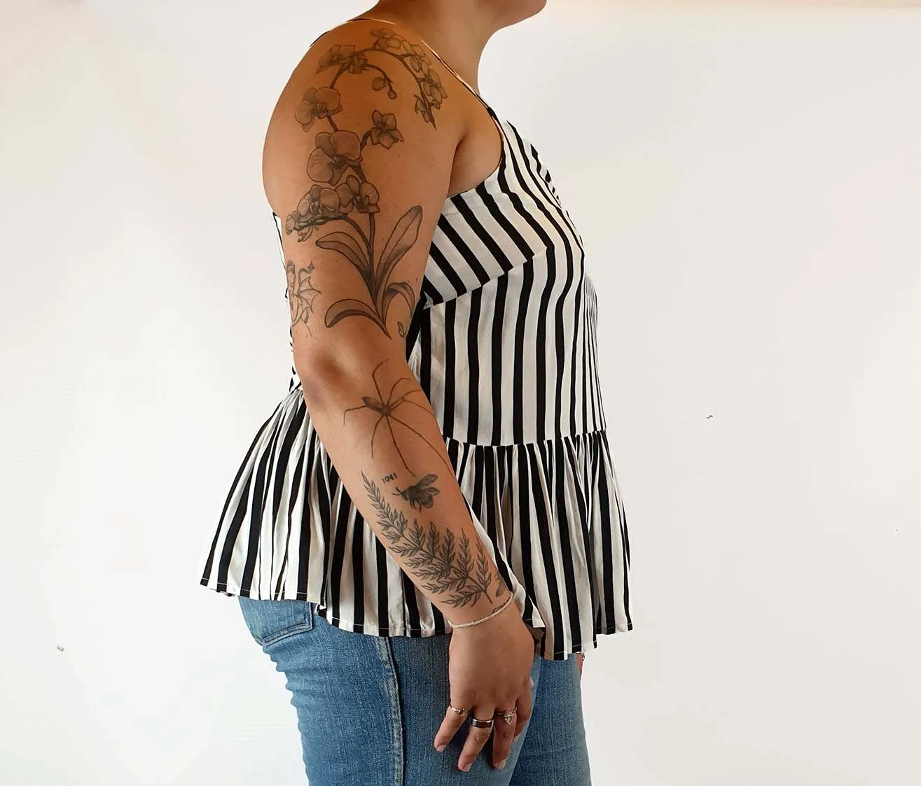Obus black and white print spagetti string top size 4 (best fits size 14)