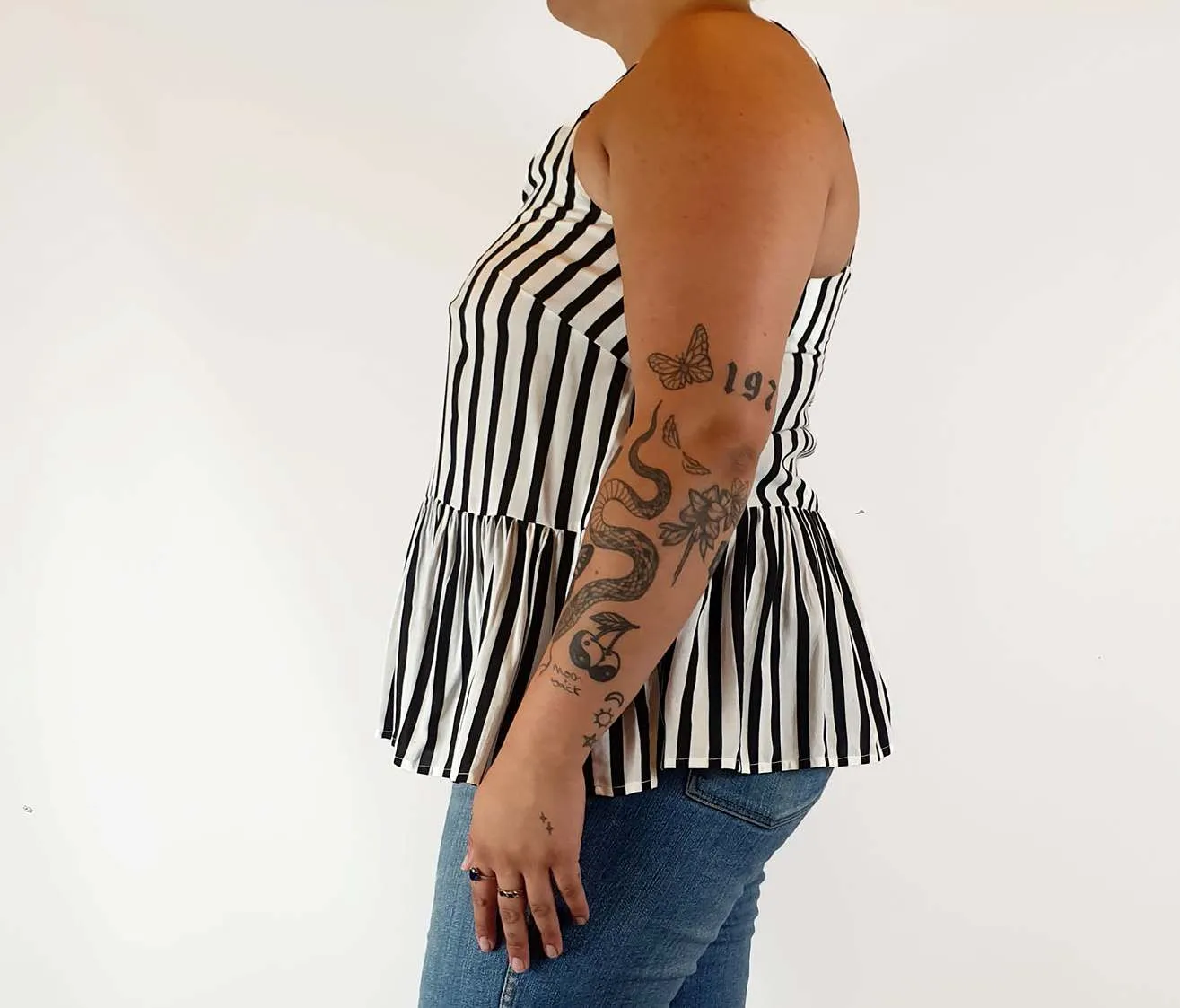 Obus black and white print spagetti string top size 4 (best fits size 14)