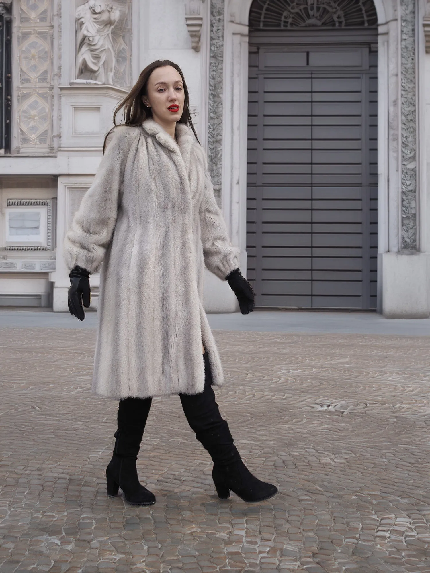 Sapphire Grey  Mink Fur Coat  S Petit Excellent