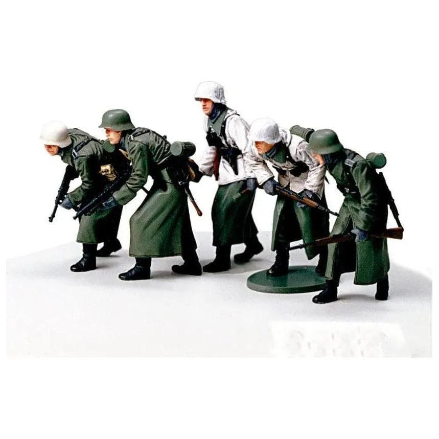 TAMIYA 1/35 German Assault Infantry with Winter Gear
