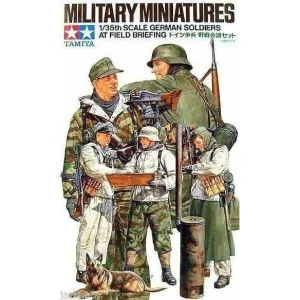 TAMIYA 1/35 German Soldiers at Field Briefing