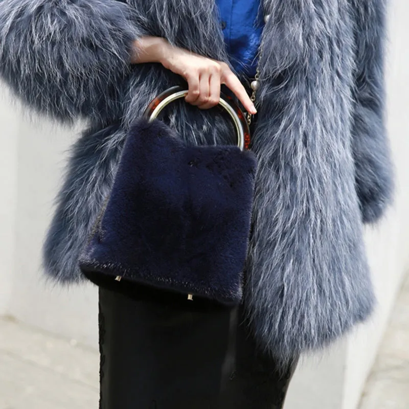 Women's Real Mink Fur Handbags 2022 New Fashion Fur Shoulder Bags Pearl Chain Bucket Bag 8842